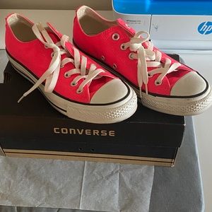 Hot pink converse
